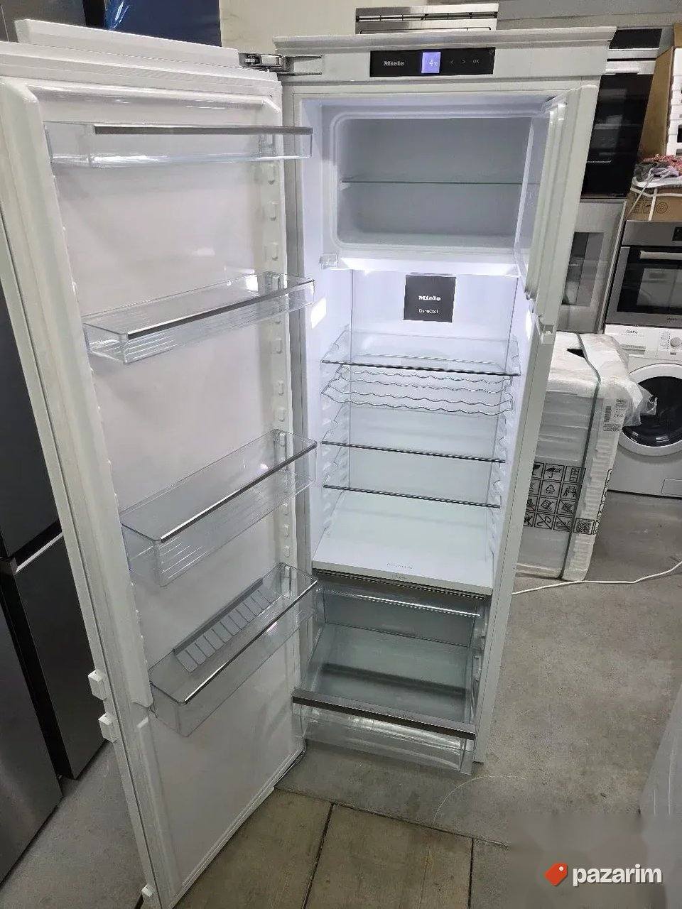 Miele K7748 D ugradni frizider 2025god NOV izlozbeni model 1
