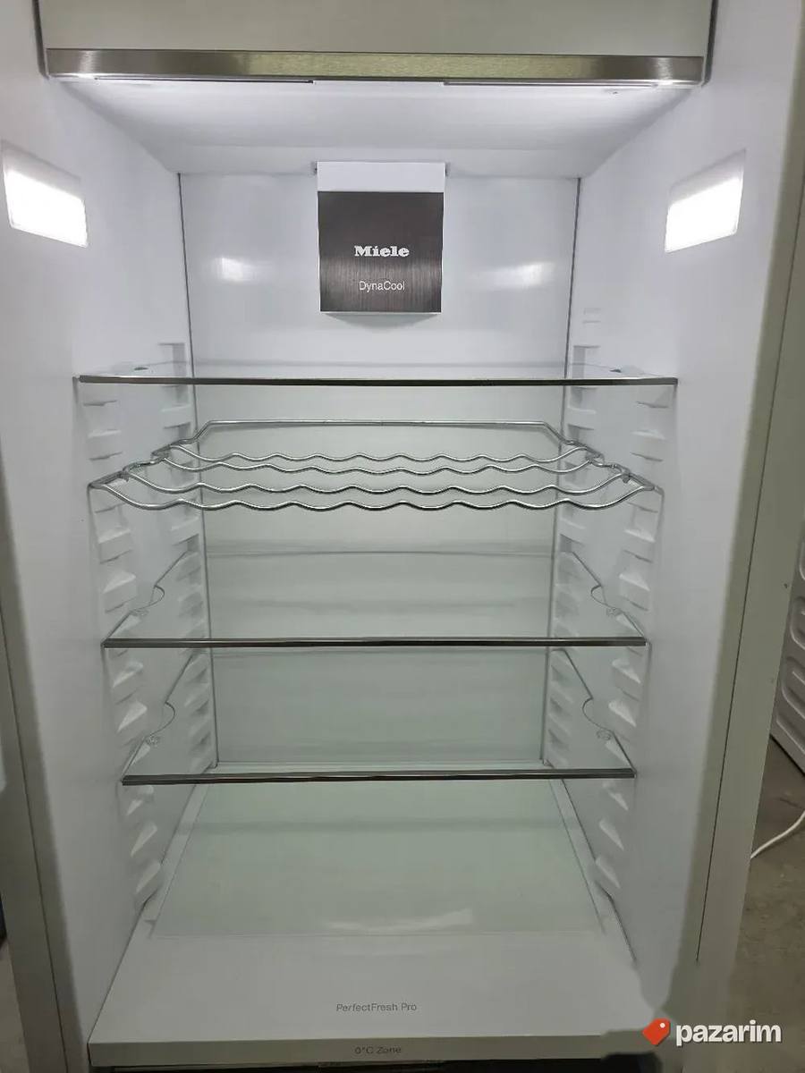 Miele K7748 D ugradni frizider 2025god NOV izlozbeni model 2