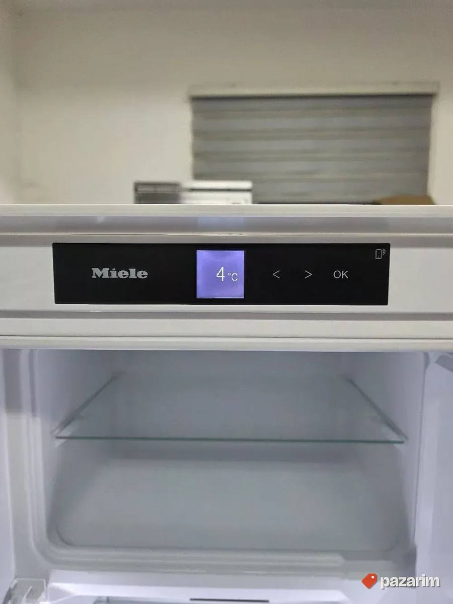Miele K7748 D ugradni frizider 2025god NOV izlozbeni model 3