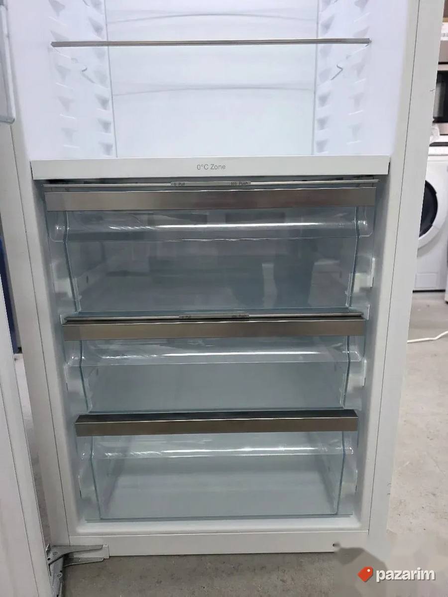 Miele K7748 D ugradni frizider 2025god NOV izlozbeni model 7