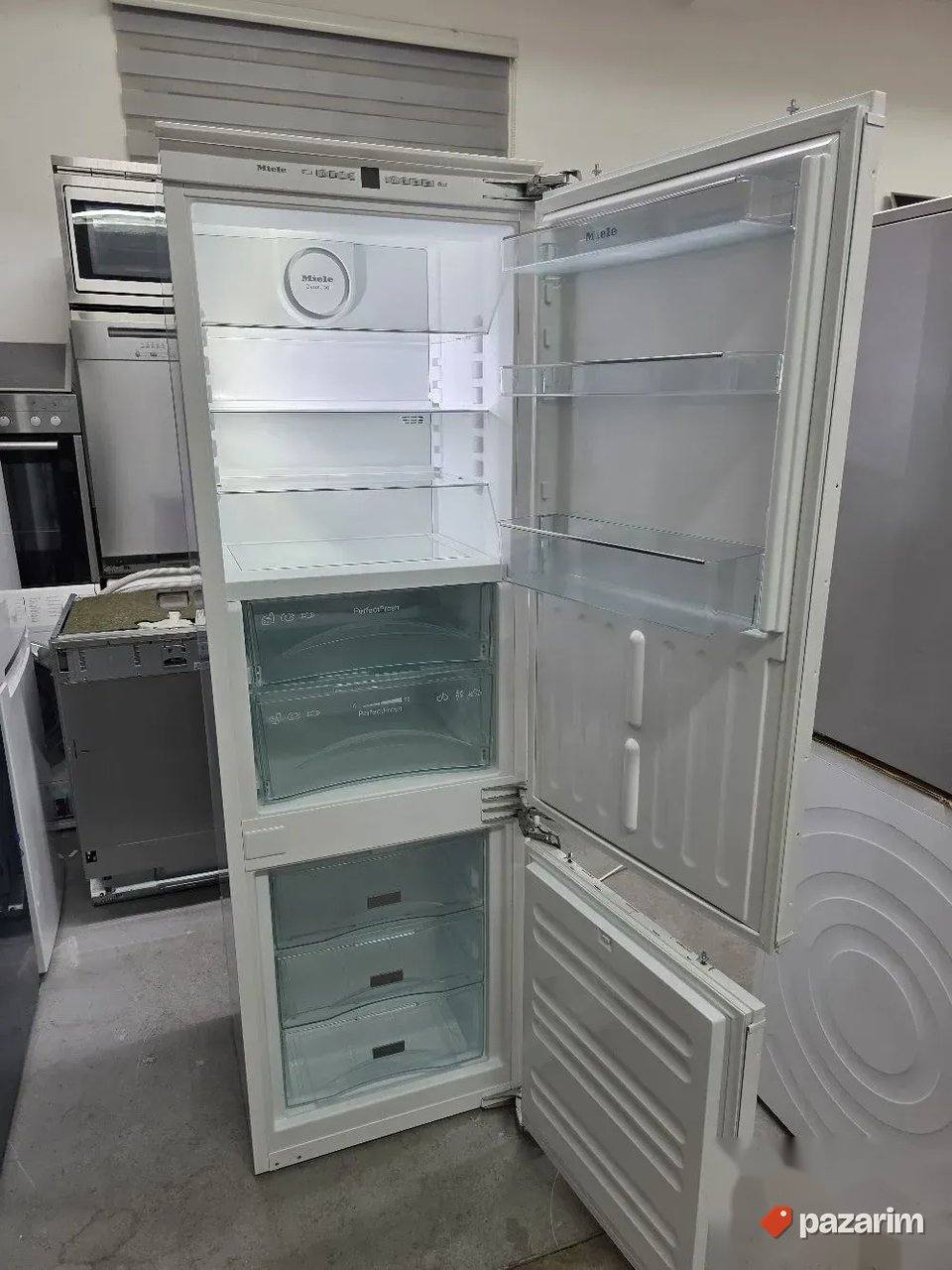 Miele KFN 37282 iD ugradni kombinovani frizider iz uvoza 1