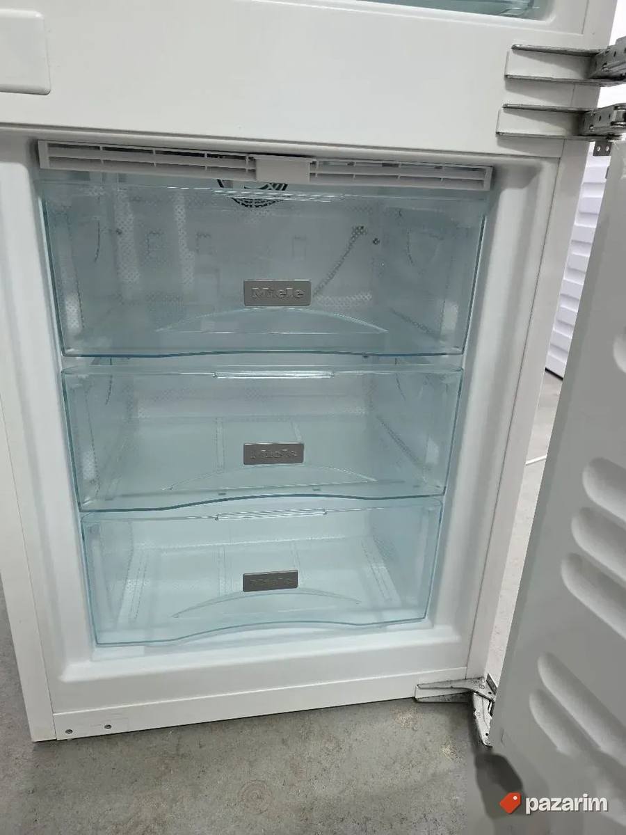 Miele KFN 37282 iD ugradni kombinovani frizider iz uvoza 8