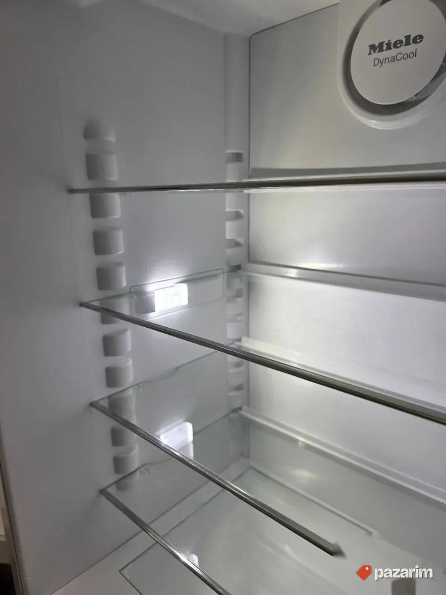 Miele KF 37272 iD ugradni kombinovani frizider iz uvoza 5