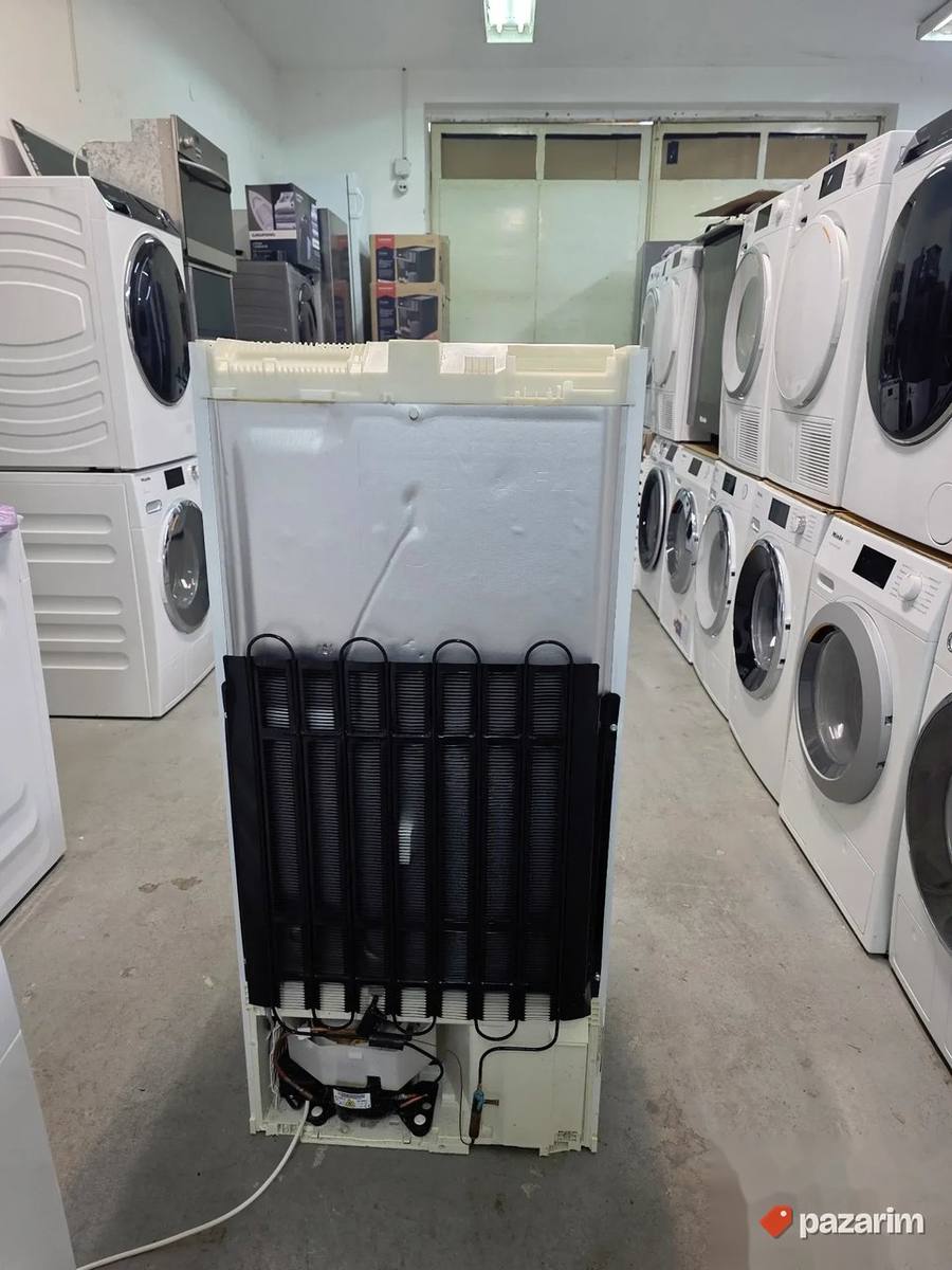 Miele ugradni frižider 122cm sa komorom 8