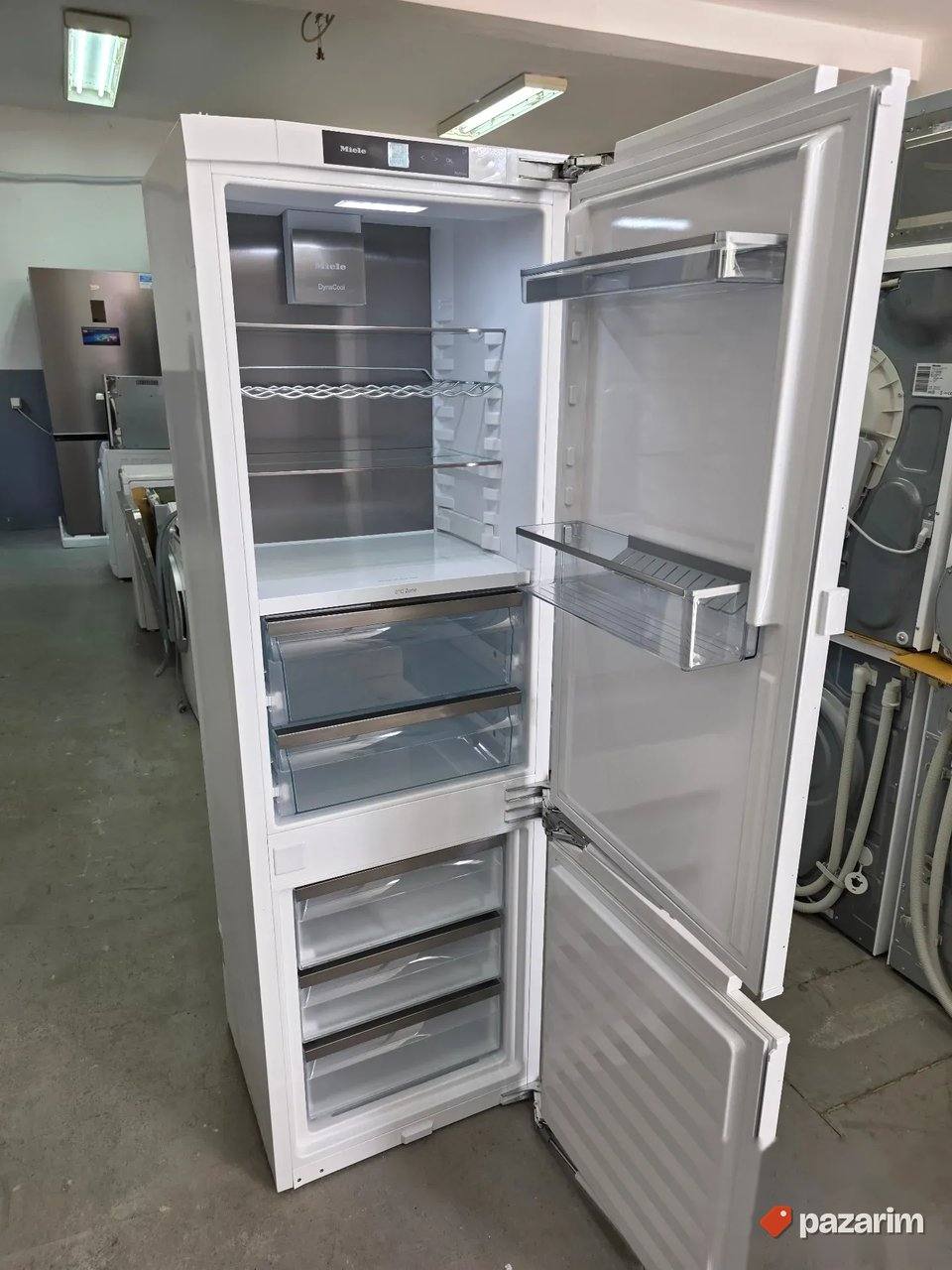 Miele KFN 7744 C ugradni kombinovani frizider NOV 1
