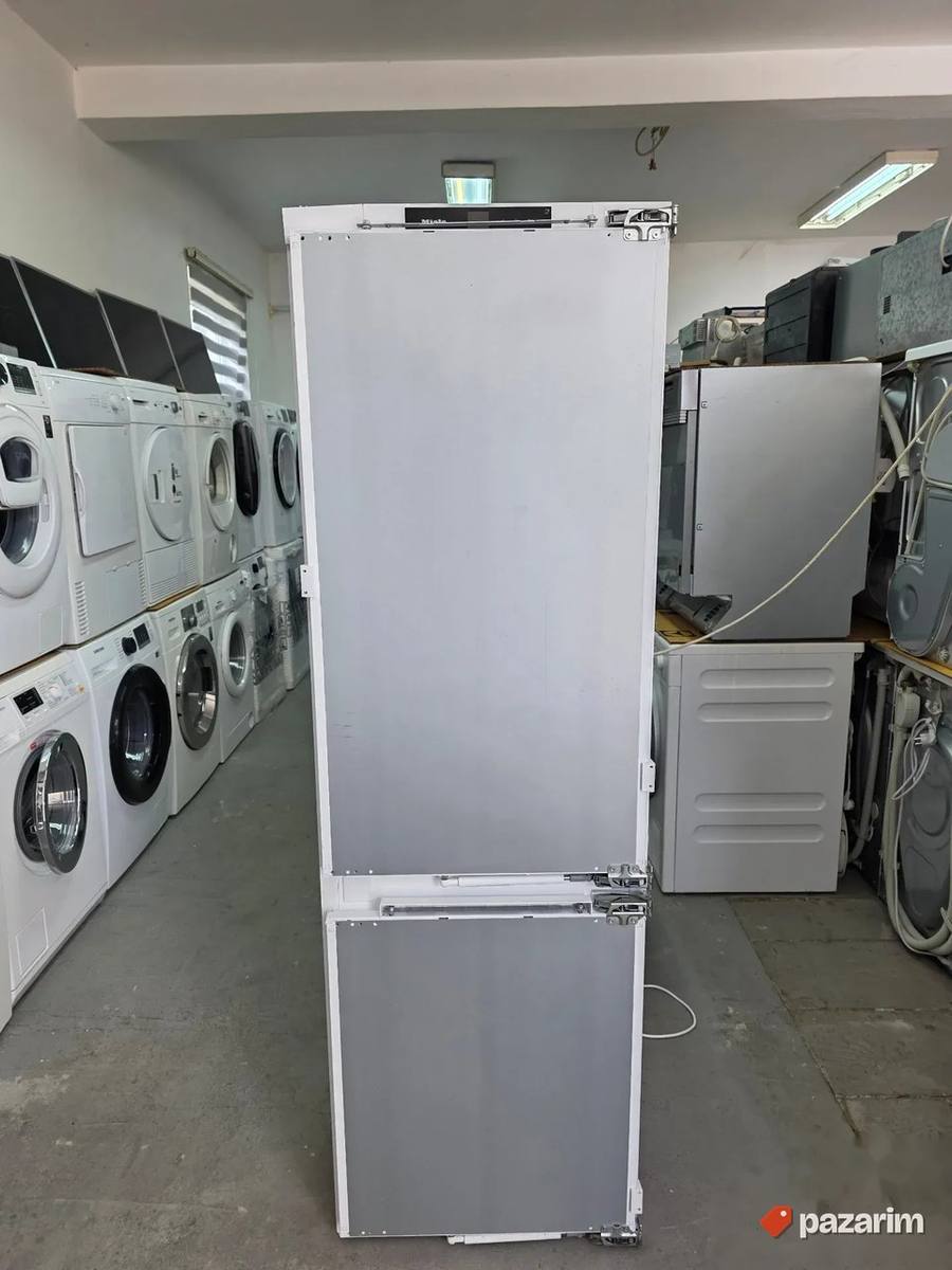 Miele KFN 7744 C ugradni kombinovani frizider NOV 2