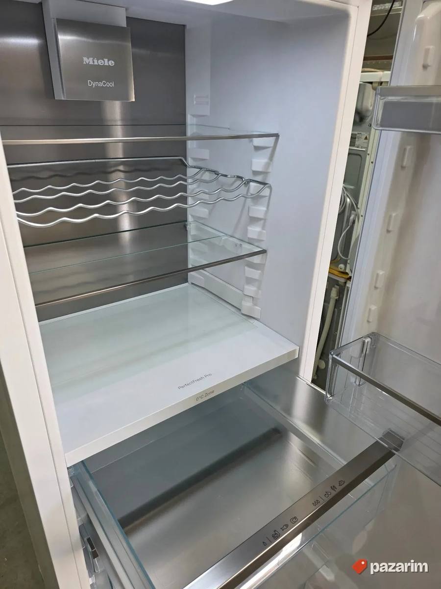 Miele KFN 7744 C ugradni kombinovani frizider NOV 4