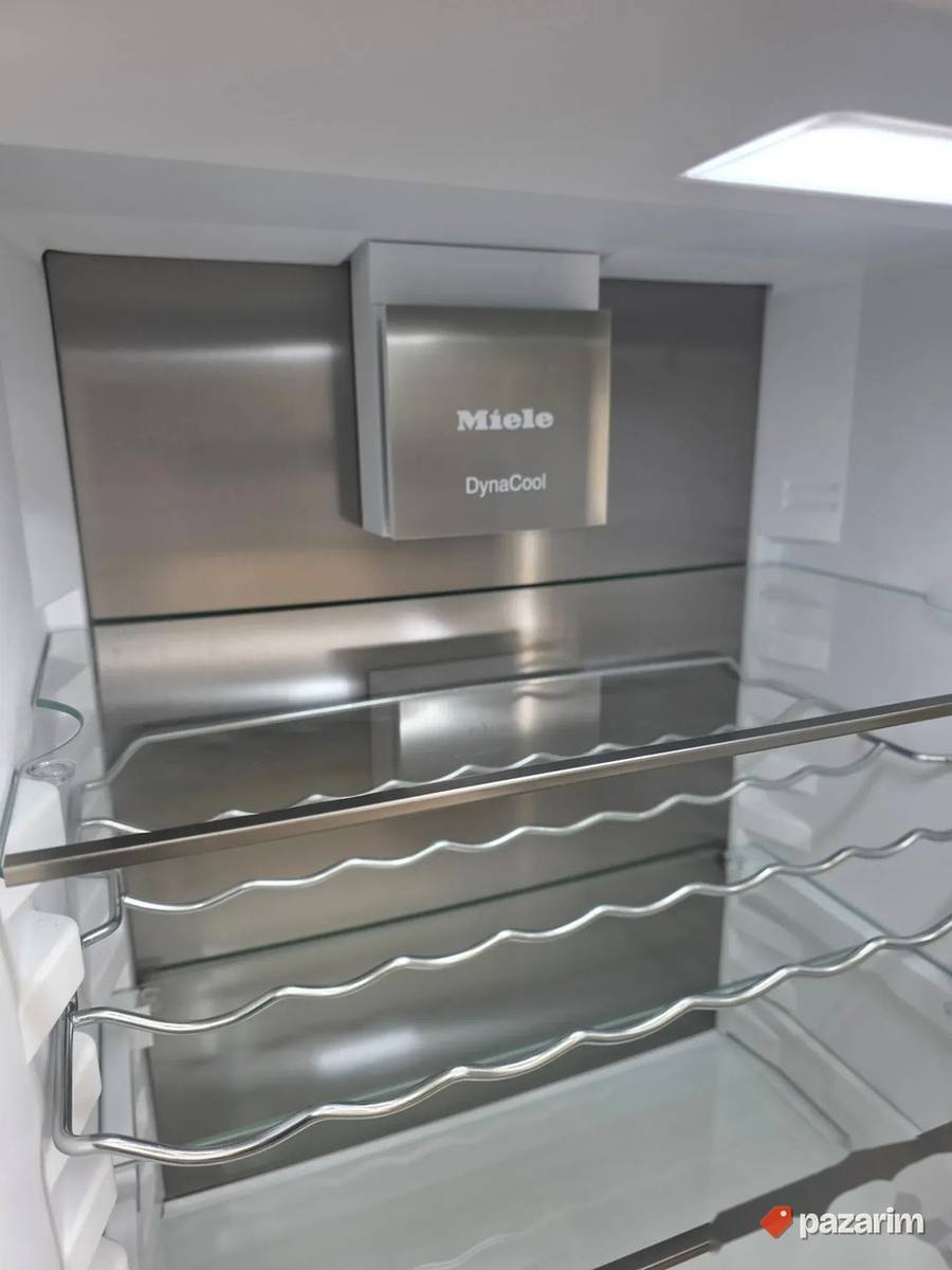 Miele KFN 7744 C ugradni kombinovani frizider NOV 5