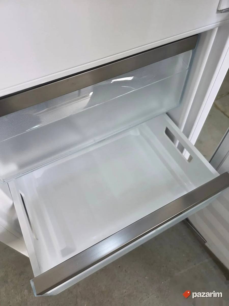 Miele KFN 7744 C ugradni kombinovani frizider NOV 7
