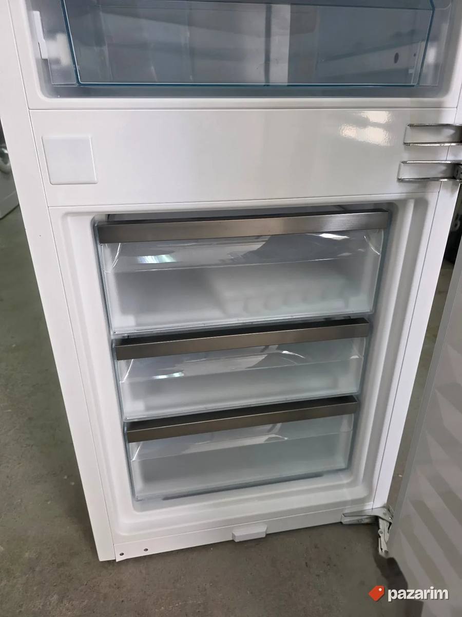 Miele KFN 7744 C ugradni kombinovani frizider NOV 8