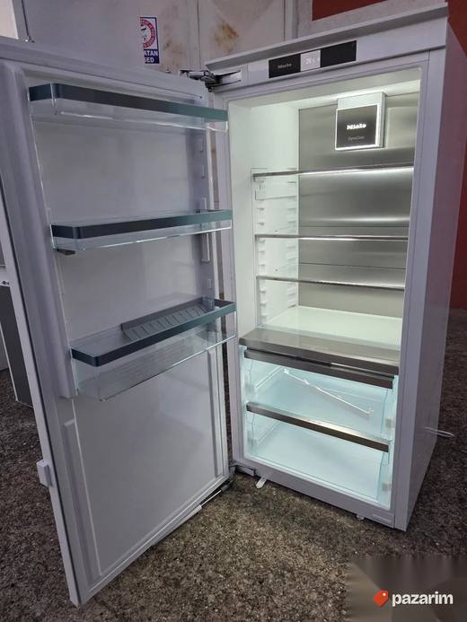 Miele premium K 7373 B ugradni frižider 122cm NOV