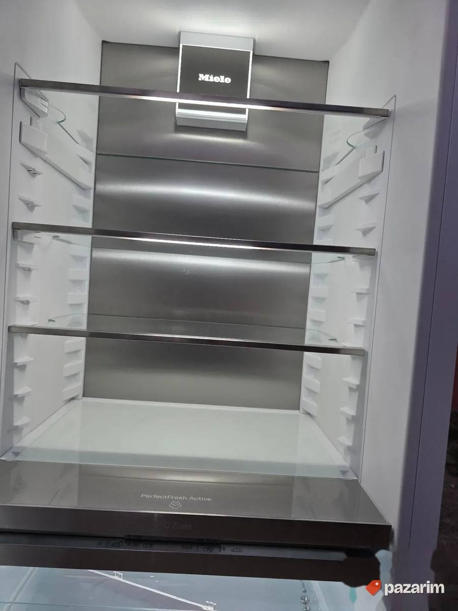Miele premium K 7373 B ugradni frižider 122cm NOV 4
