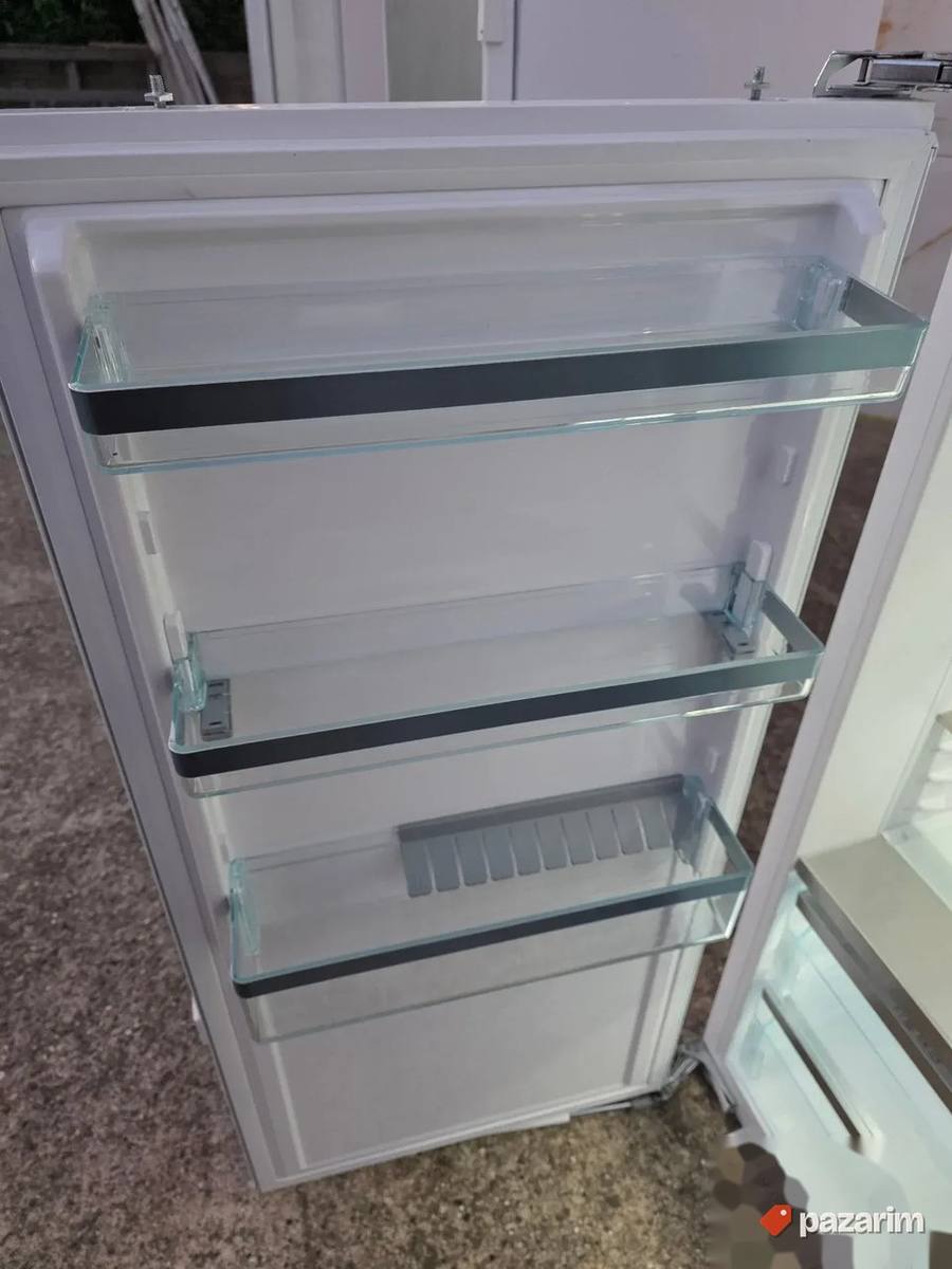 Miele premium K 7373 B ugradni frižider 122cm NOV 6