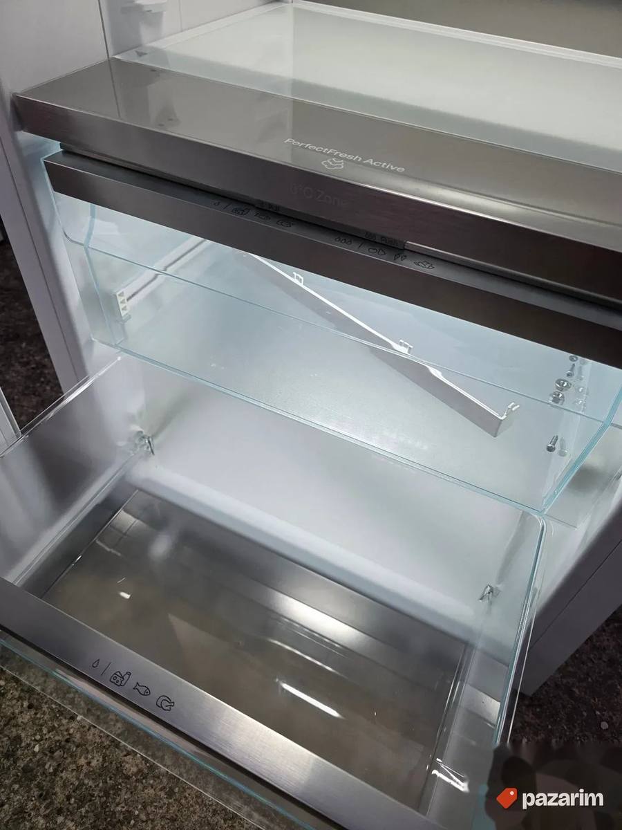Miele premium K 7373 B ugradni frižider 122cm NOV 7