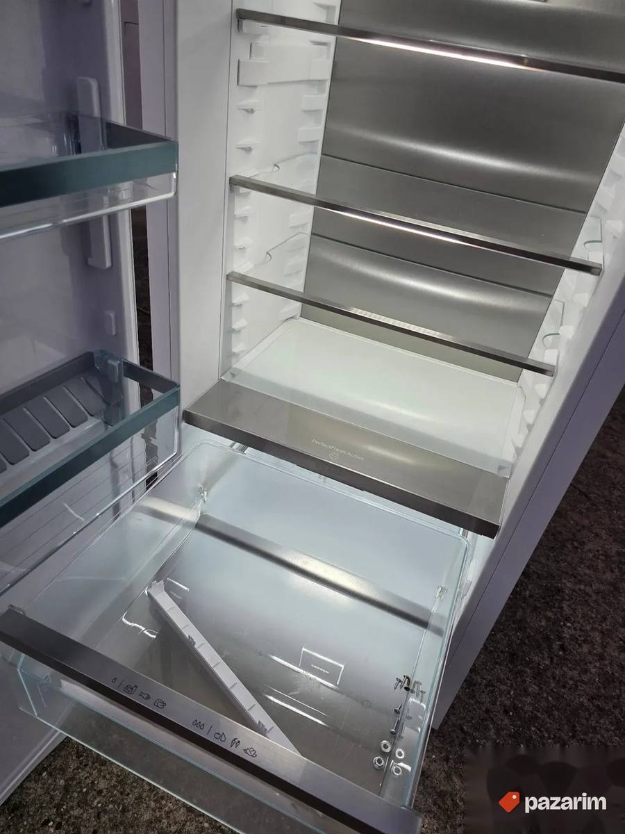 Miele premium K 7373 B ugradni frižider 122cm NOV 8
