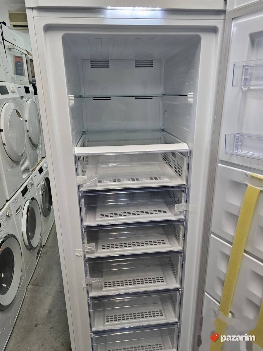Beko potpuno NOV zamrzivač 420 L 6