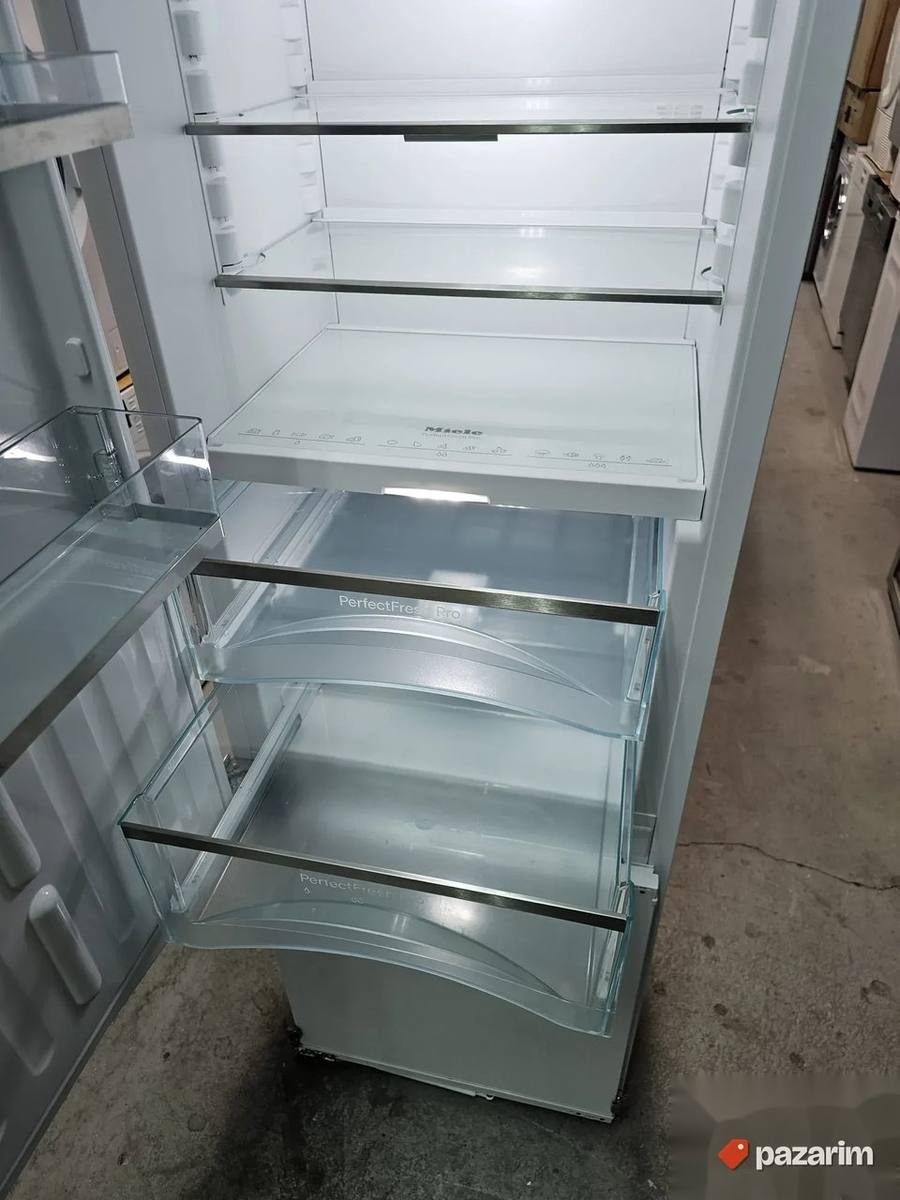 Miele KFN 37692 iDE ugradni kombinovani frižider sa ledomato 4