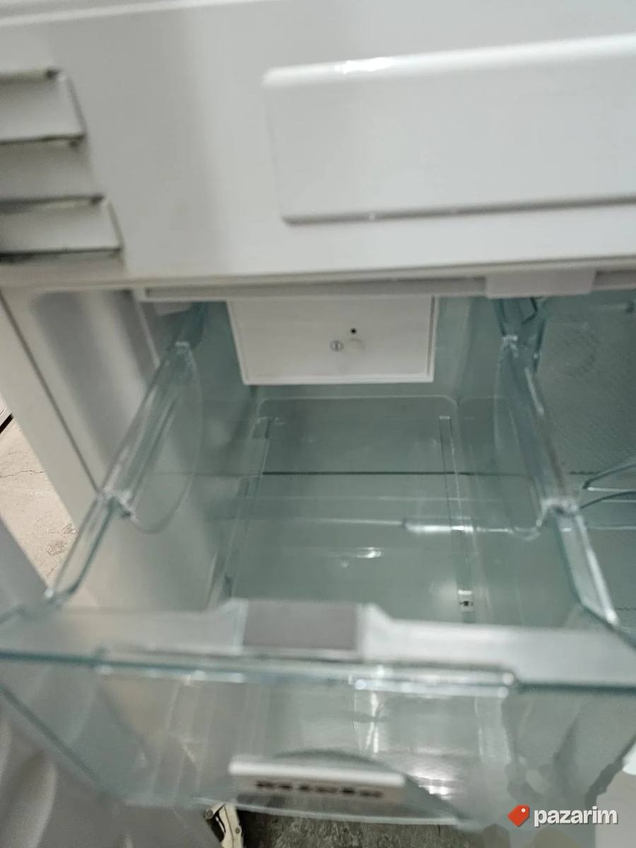 Miele KFN 37692 iDE ugradni kombinovani frižider sa ledomato 8