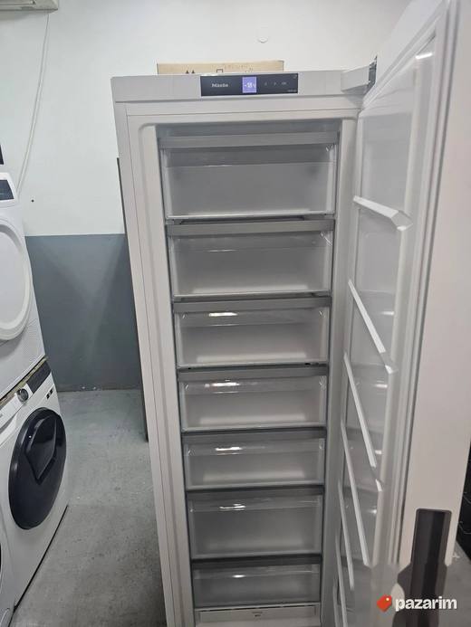 Miele zamrzivač 320L NOV izložbeni model