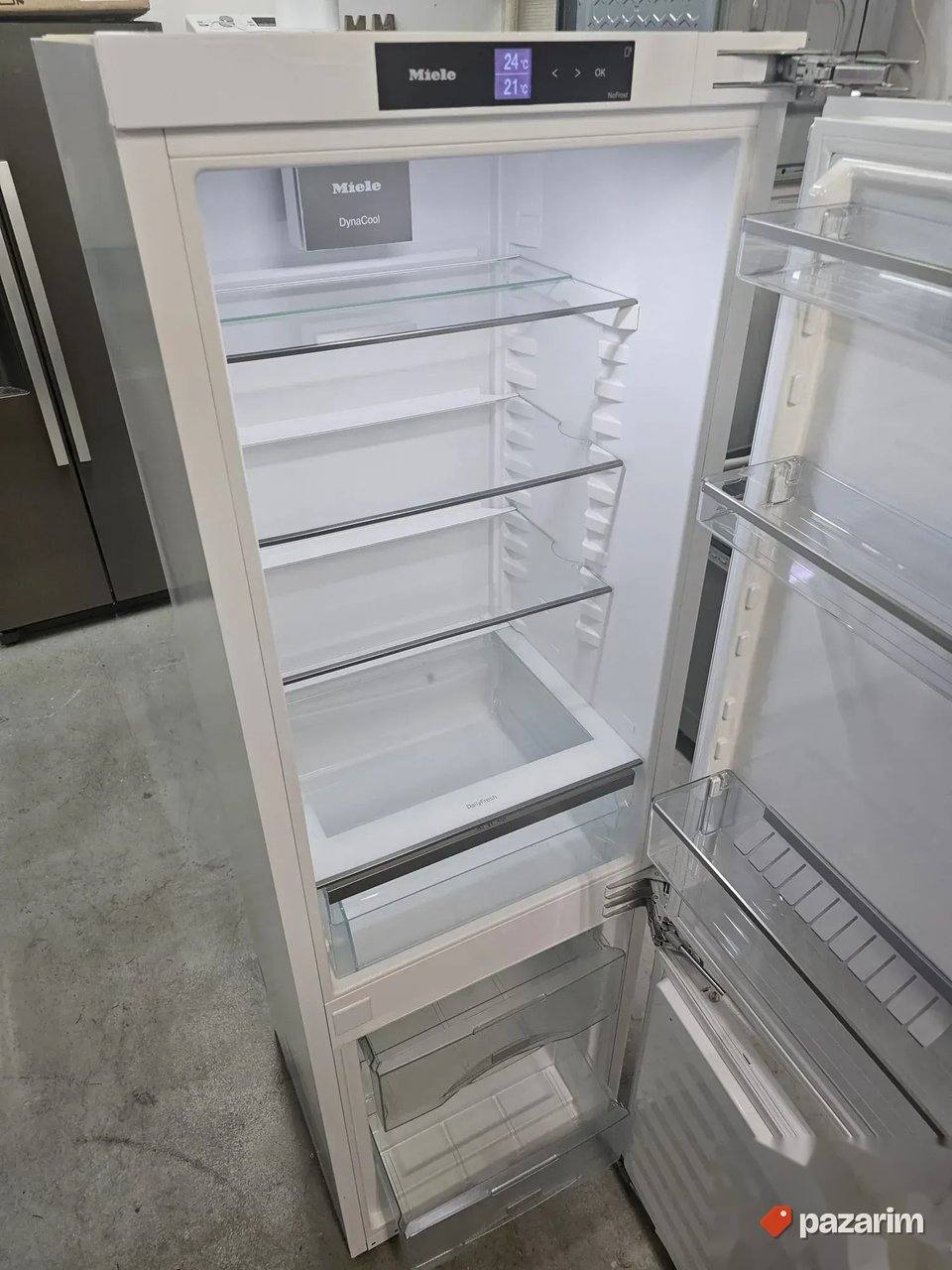 Miele KFN 7734 E NOV ugradni kombinovani frižider 1