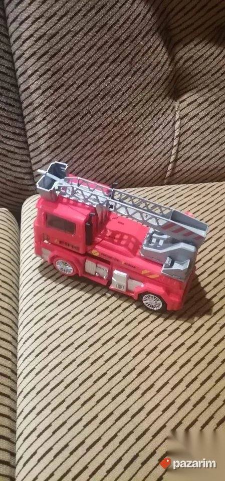 Hit Igracka Transformers Crveni Vatrogasni Kamion Novo 5