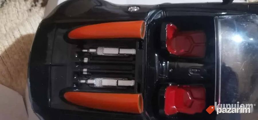 Ogroman Automobil na Daljinski Bugatti 27x13cm Novo 7