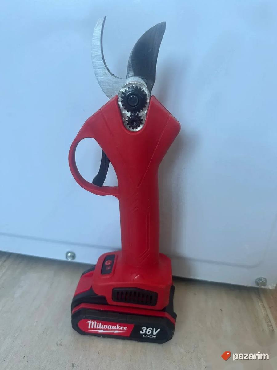 Makaze za voce Milwaukee 3