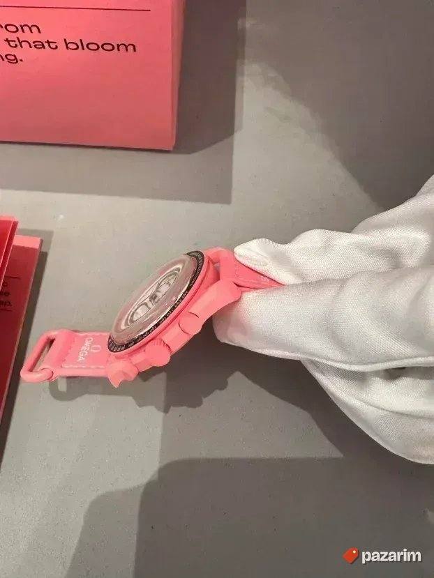 NOVO-MOONSWATCH Mission to the PINK moonphase NOV Omega sat 5
