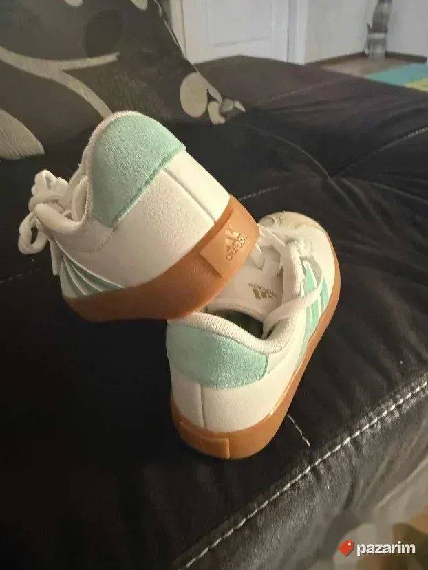ORIGINAL ADIDAS VI court 3.0 K patike broj 31 (iz Amerike ) 2