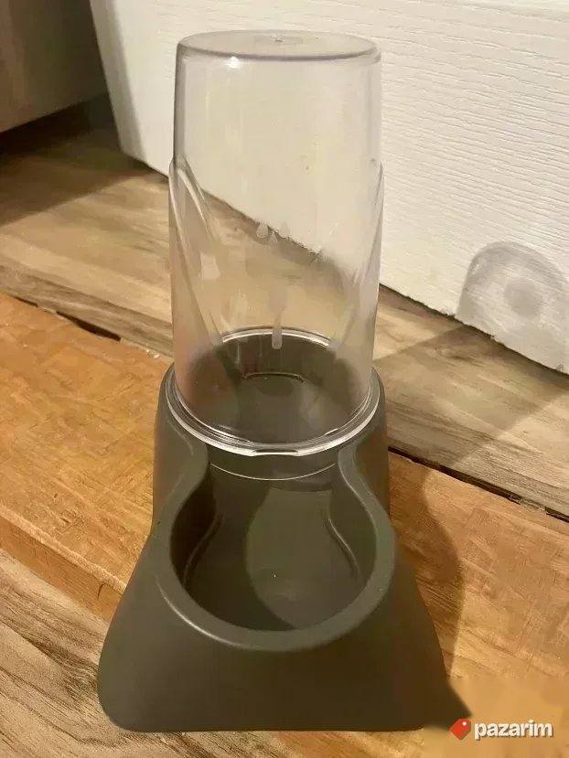 NOV Dozator-Posuda za hranjenje kucnih ljubimaca 0,65 l novo 2