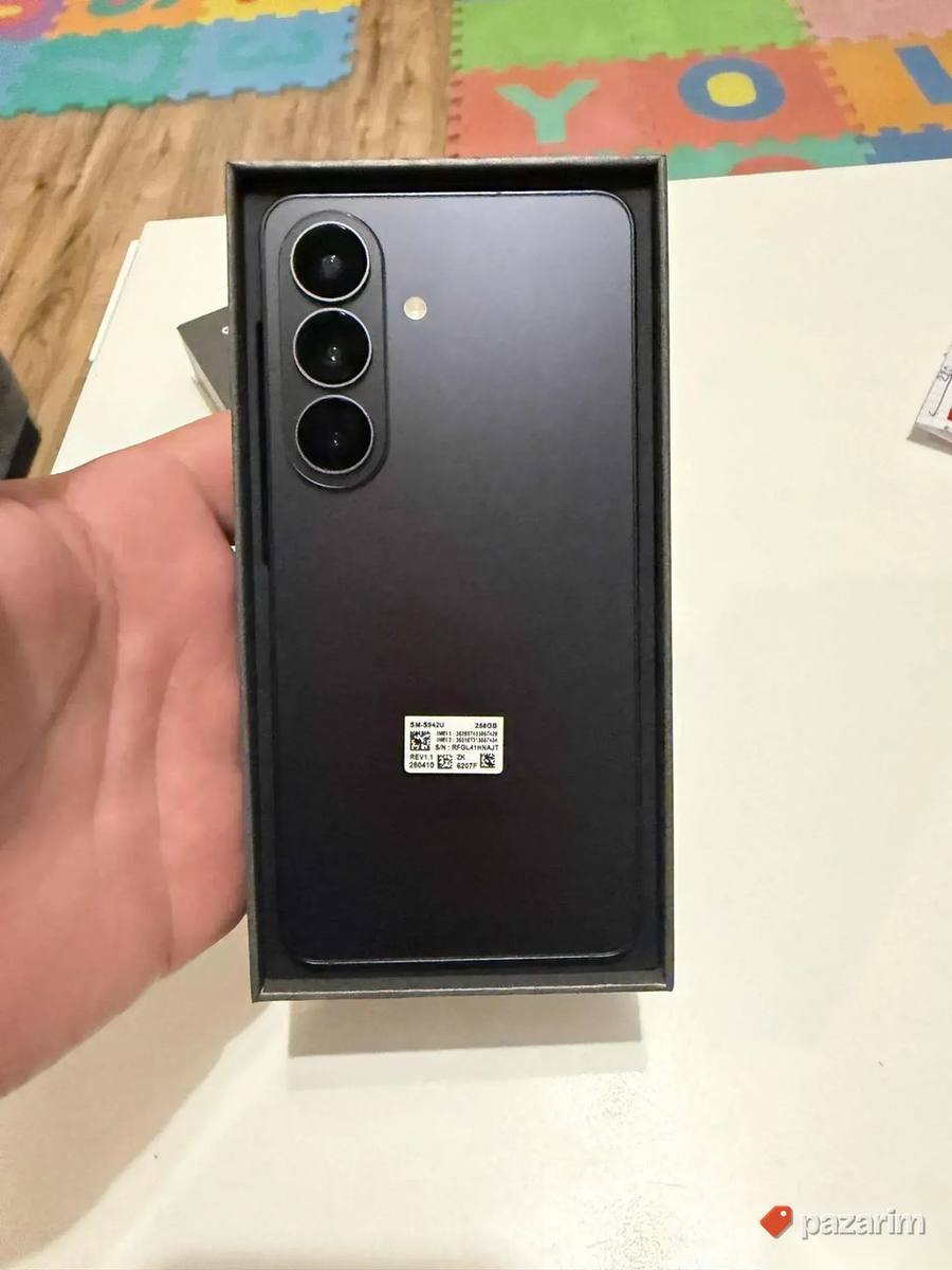 NOV U KUTIJI Samung galaxy S26,zakljucan na verizone mrezu 7