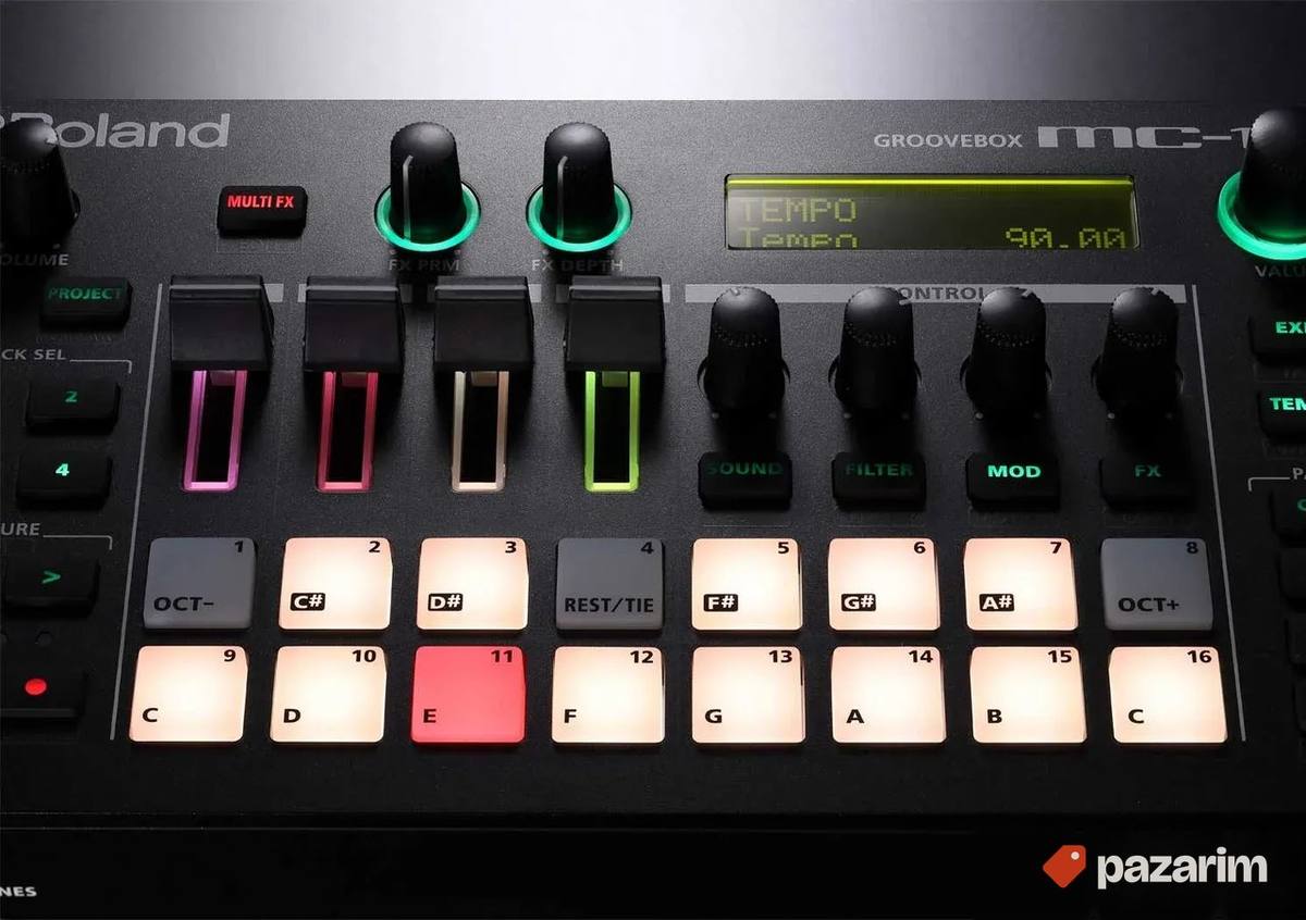 Roland MC-101 Portable Groovebox 1