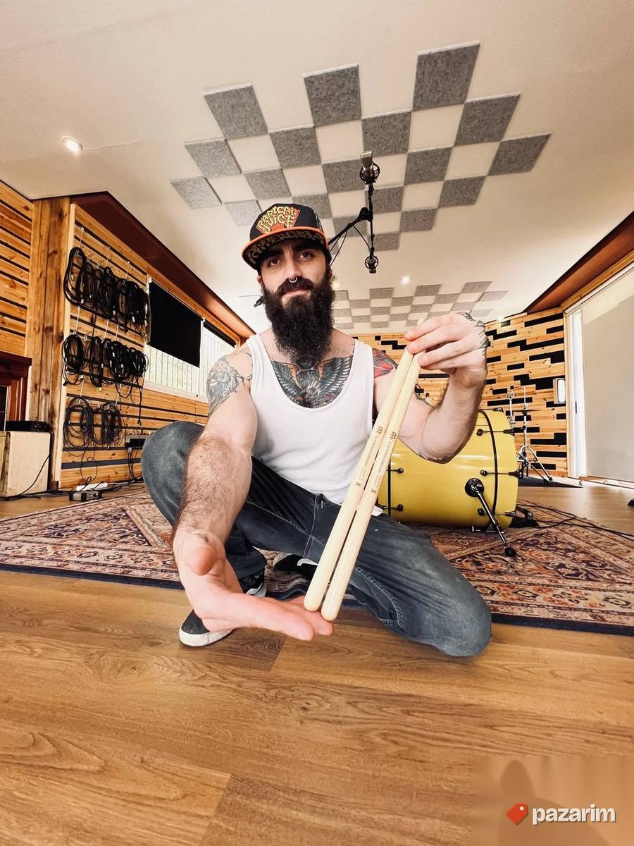 Meinl SB 605 El Estepario Siberiano and Meinl have 4