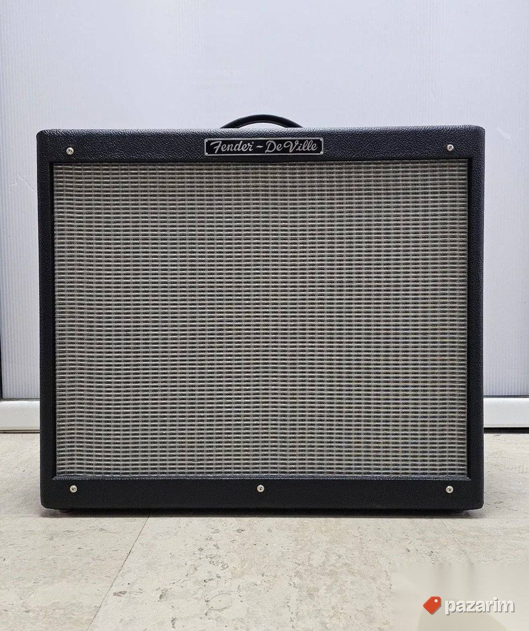 IZNAJMLJIVANJE Fender DeVille pojacala 1
