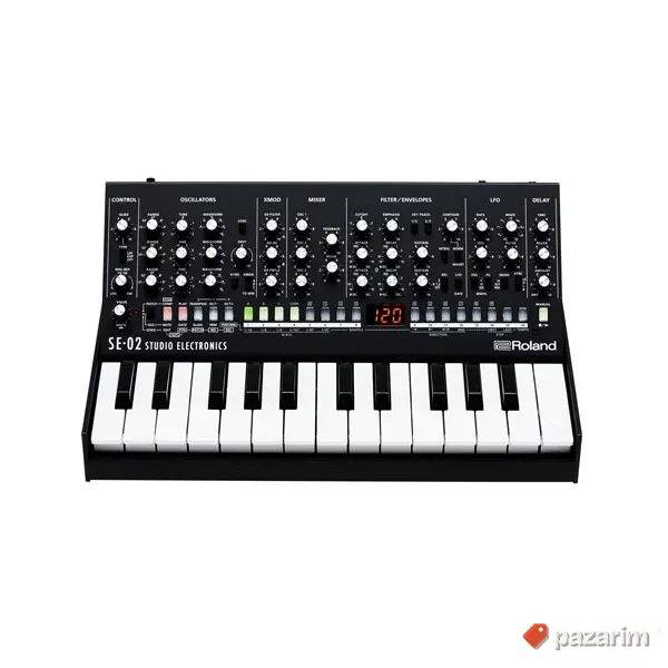 Roland SE-02 Analog Synthesizer 3