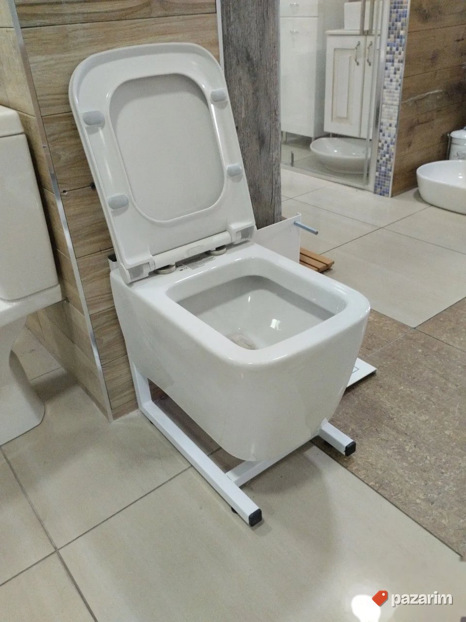 Wc solja konzolna sa soft close daskom quadro