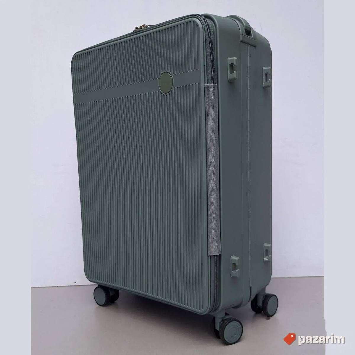 Srednji kofer pp sa sirokom ruckom kod.807 t.sivi 1