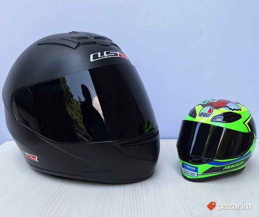 Ukrasne mini makete MOTO GP kacige kod 16 2