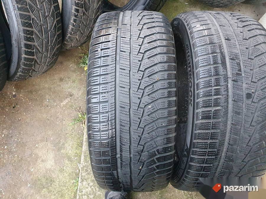 Dve dobre M+S HANKOOK 18 ke 235-45/18 Dot 3315 sa 5,5mm sar 6