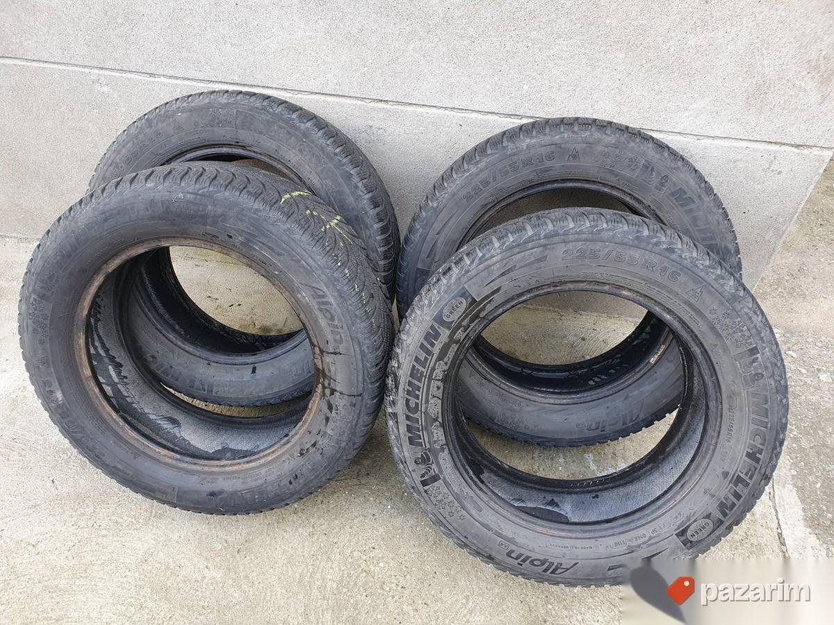 Cetiri odlicne zimske gume 16 ke MICHELIN 225-55/16 Dot 1110 1