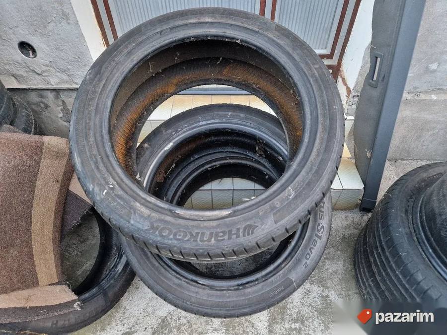 Dve dobre letnje gume HANKOOK 18 ke 245-45/18 Dot 3316 3