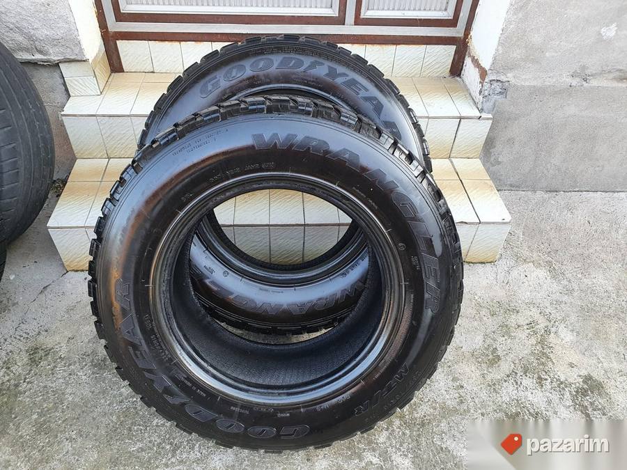 Dve OFROAD gume Good Year 235 70 16 WRANGLER MT/R. Dot je 47 2