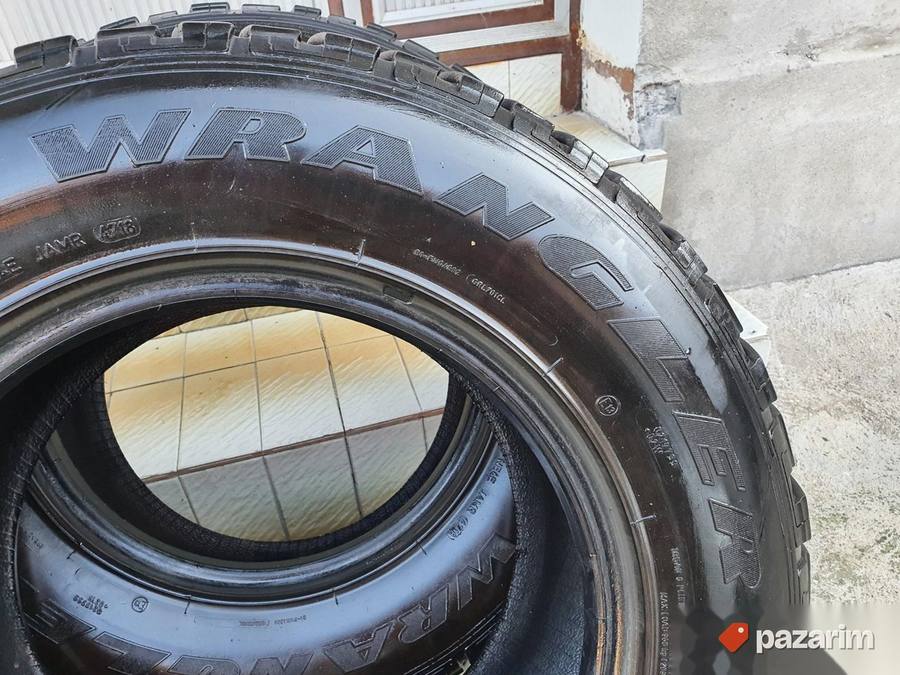 Dve OFROAD gume Good Year 235 70 16 WRANGLER MT/R. Dot je 47 3