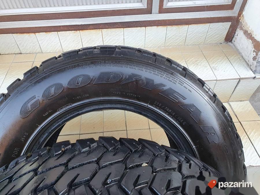 Dve OFROAD gume Good Year 235 70 16 WRANGLER MT/R. Dot je 47 5