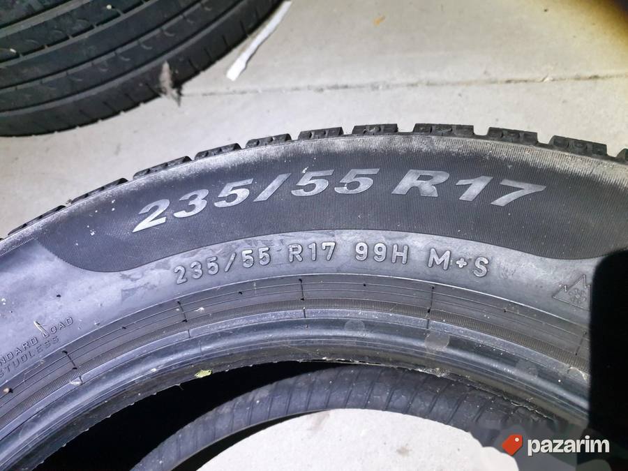 Dve dobre M+S PIRELI gume 17 ke 235-55/17 Dot 3512 sa preko 5