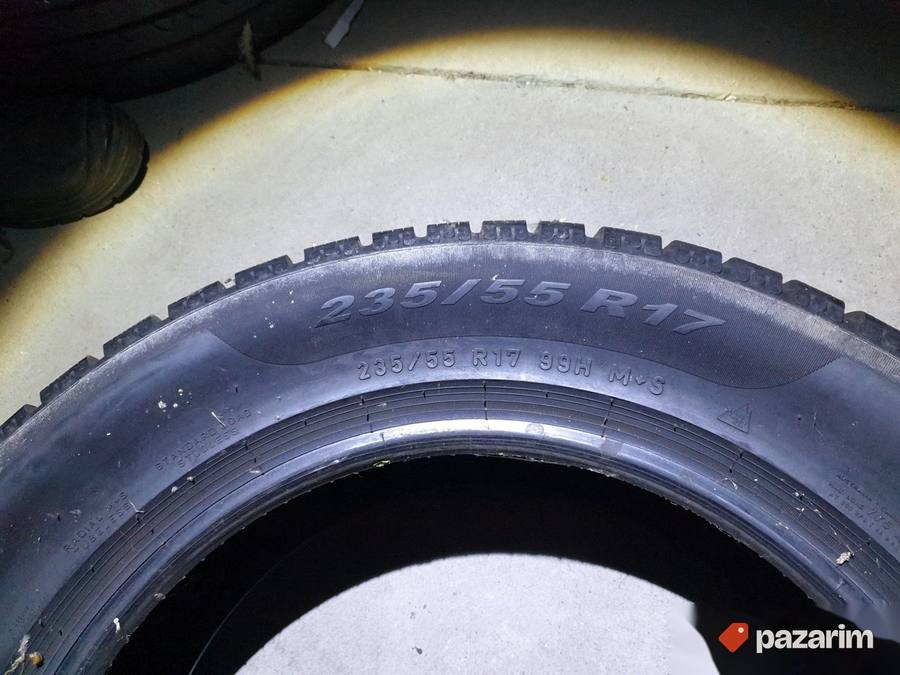Dve dobre M+S PIRELI gume 17 ke 235-55/17 Dot 3512 sa preko 6
