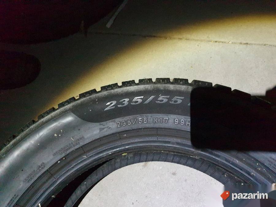 Dve dobre M+S PIRELI gume 17 ke 235-55/17 Dot 3512 sa preko 7