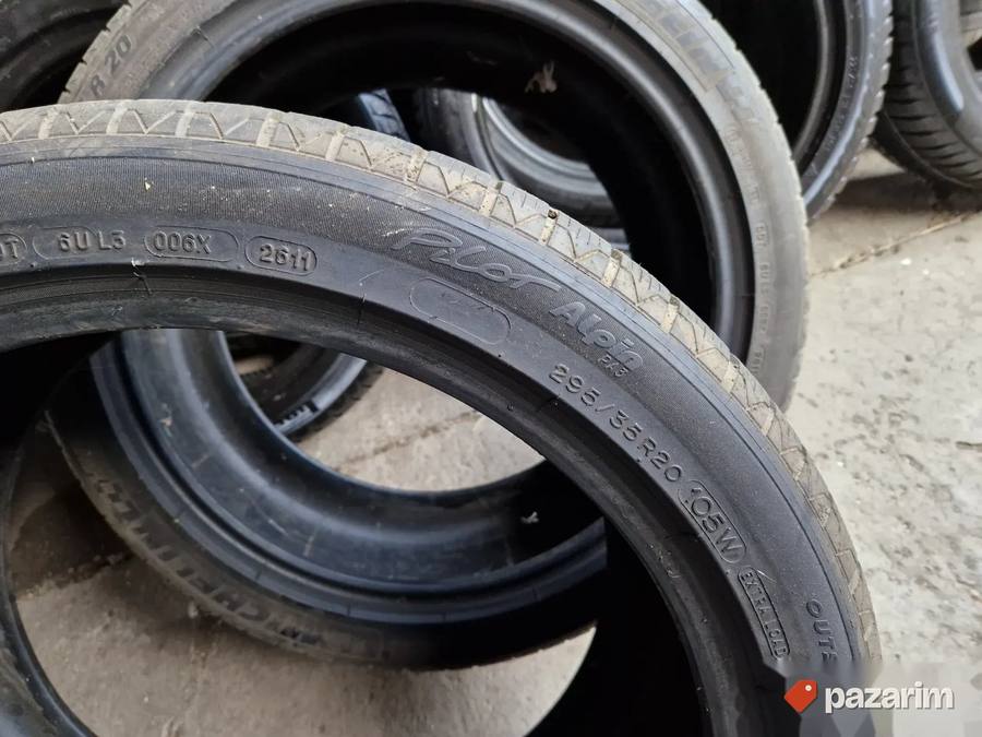 Dve dobre M+S MICHELIN gume 20 ice 295-35/20 Dot 2611 sa ok 6