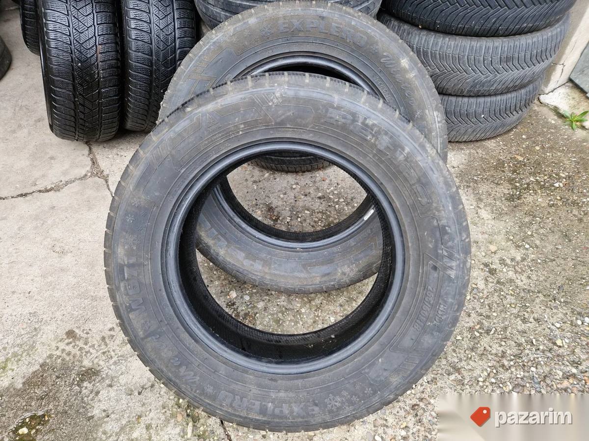 Dve dobre zimske gume 18 ke PETLAS 265-60/18 Dot 4416 sa oko 1