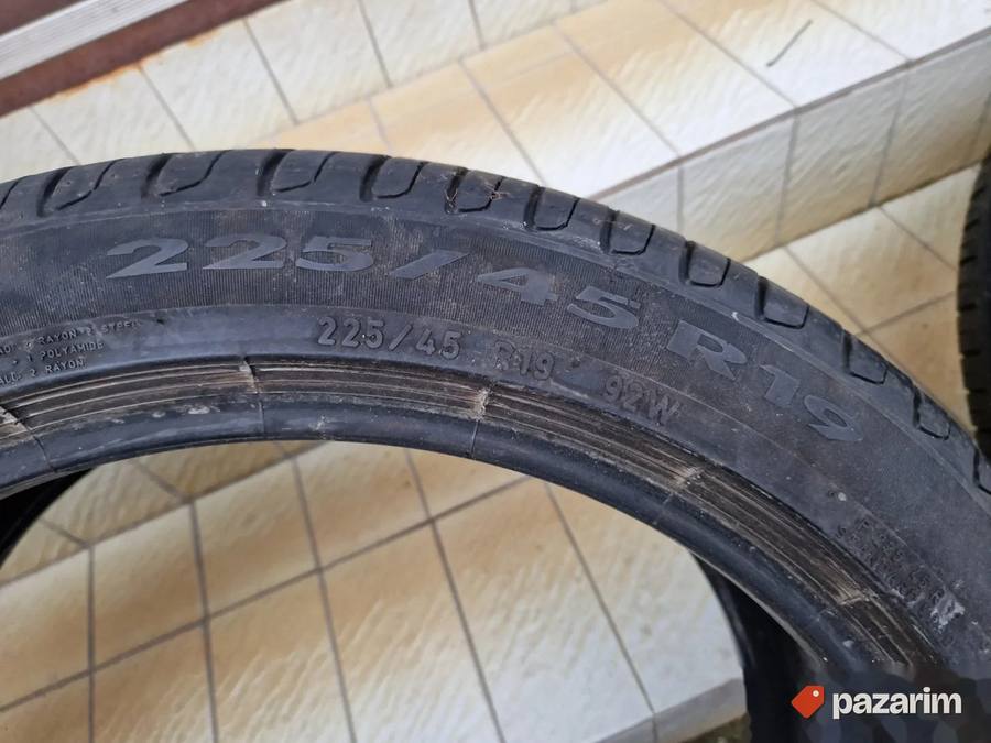 Dve dobre letnje gume PIRELLI 19 ice 225-45/19 Dot 0318 sa 4